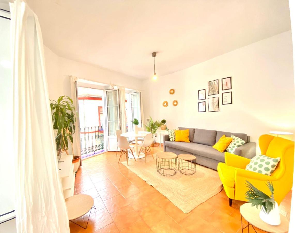 Comfortable Studio Old Town, Parking Optional Севілья Екстер'єр фото