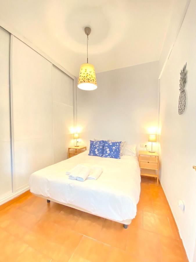 Comfortable Studio Old Town, Parking Optional Севілья Екстер'єр фото