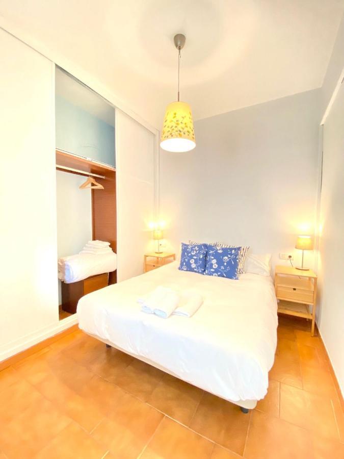 Comfortable Studio Old Town, Parking Optional Севілья Екстер'єр фото