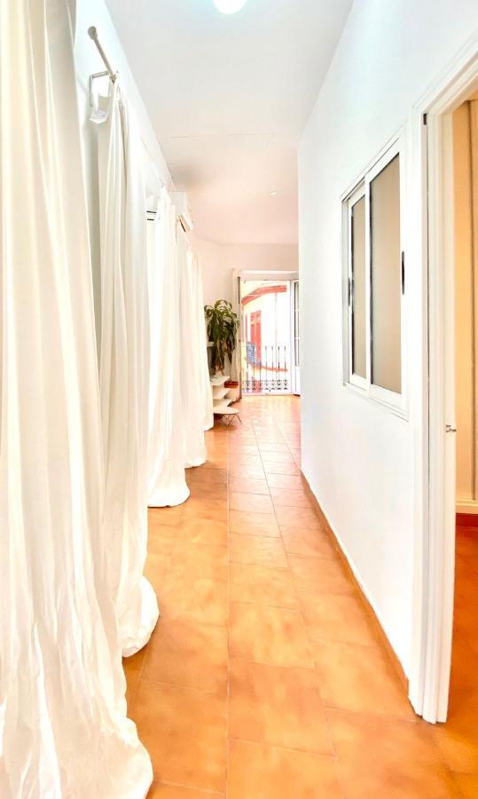 Comfortable Studio Old Town, Parking Optional Севілья Екстер'єр фото