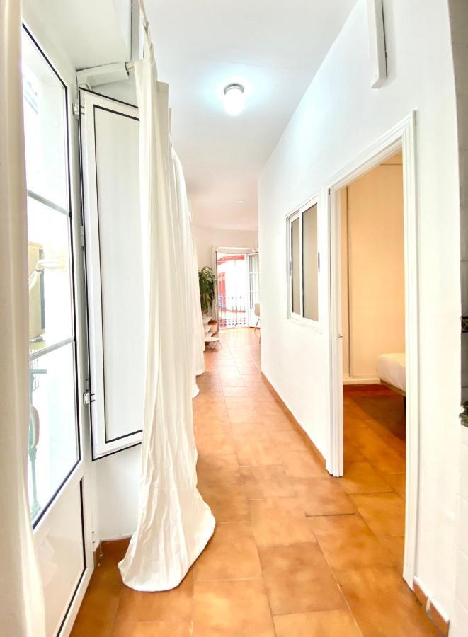 Comfortable Studio Old Town, Parking Optional Севілья Екстер'єр фото