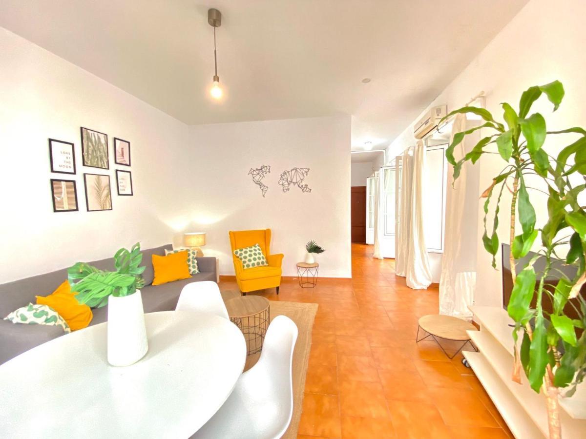 Comfortable Studio Old Town, Parking Optional Севілья Екстер'єр фото