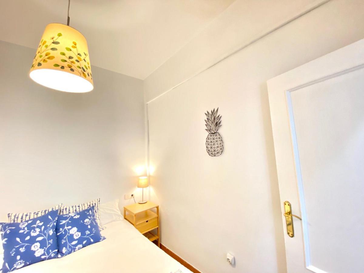 Comfortable Studio Old Town, Parking Optional Севілья Екстер'єр фото