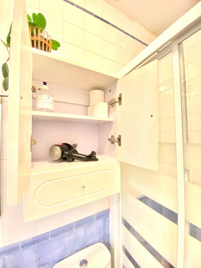 Comfortable Studio Old Town, Parking Optional Севілья Екстер'єр фото