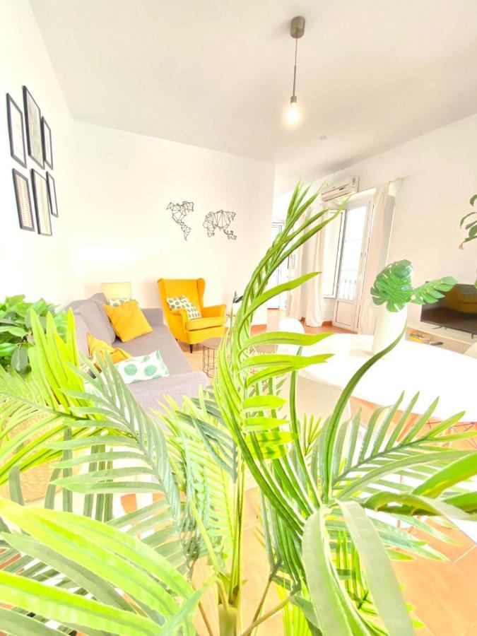 Comfortable Studio Old Town, Parking Optional Севілья Екстер'єр фото