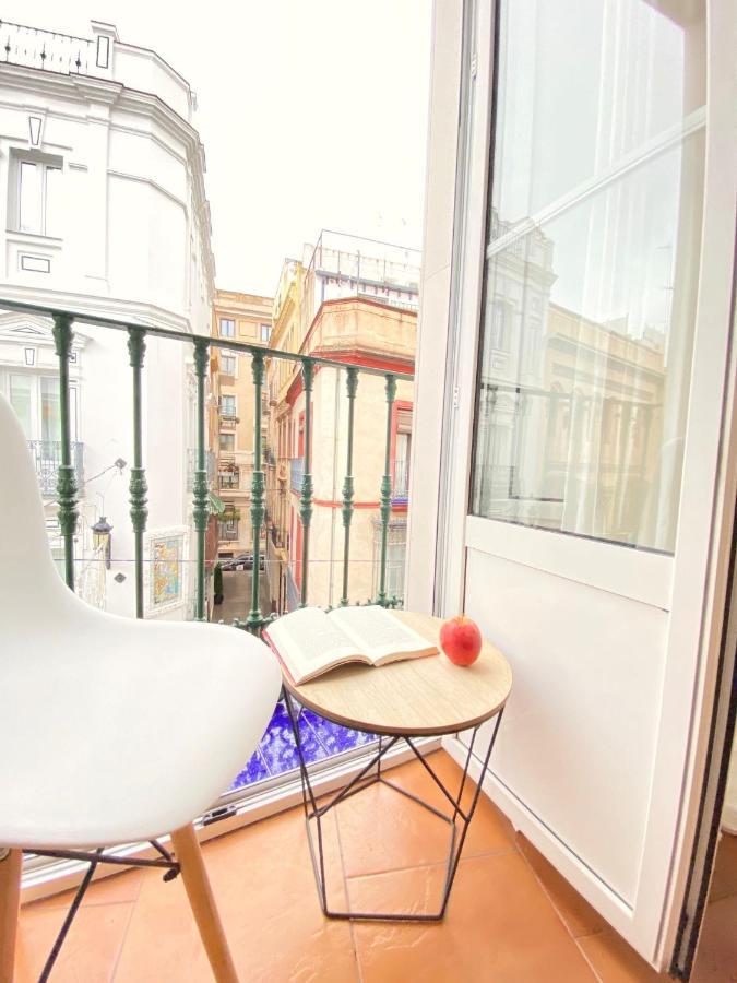 Comfortable Studio Old Town, Parking Optional Севілья Екстер'єр фото