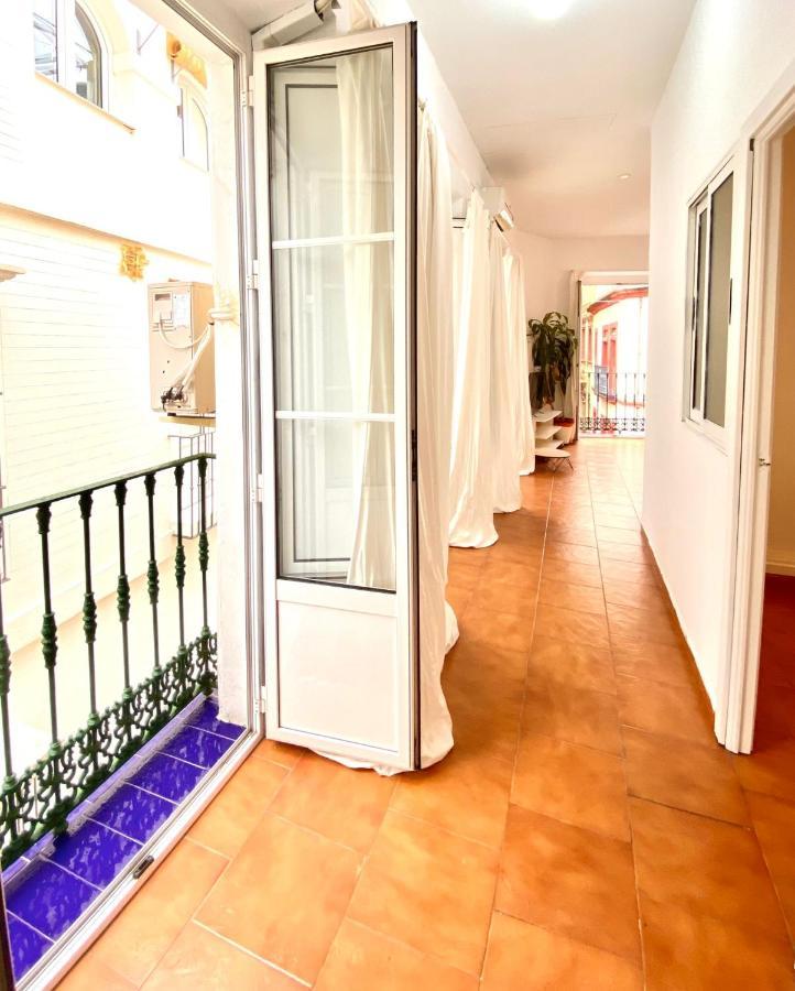 Comfortable Studio Old Town, Parking Optional Севілья Екстер'єр фото
