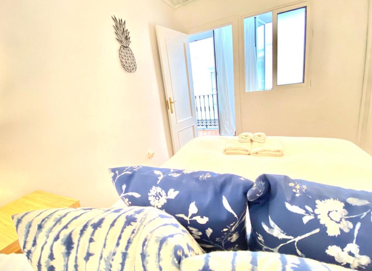 Comfortable Studio Old Town, Parking Optional Севілья Екстер'єр фото