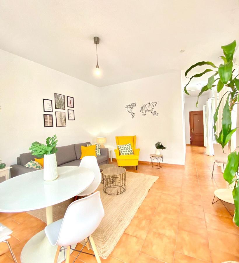 Comfortable Studio Old Town, Parking Optional Севілья Екстер'єр фото