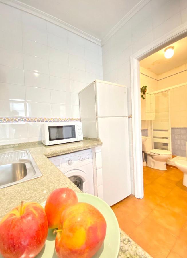 Comfortable Studio Old Town, Parking Optional Севілья Екстер'єр фото