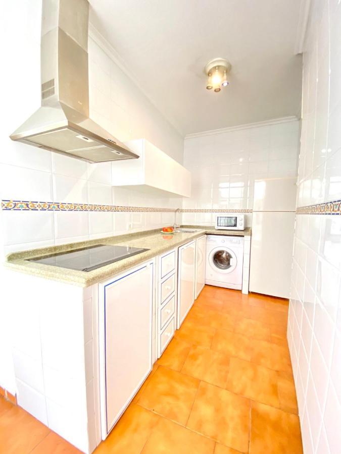 Comfortable Studio Old Town, Parking Optional Севілья Екстер'єр фото