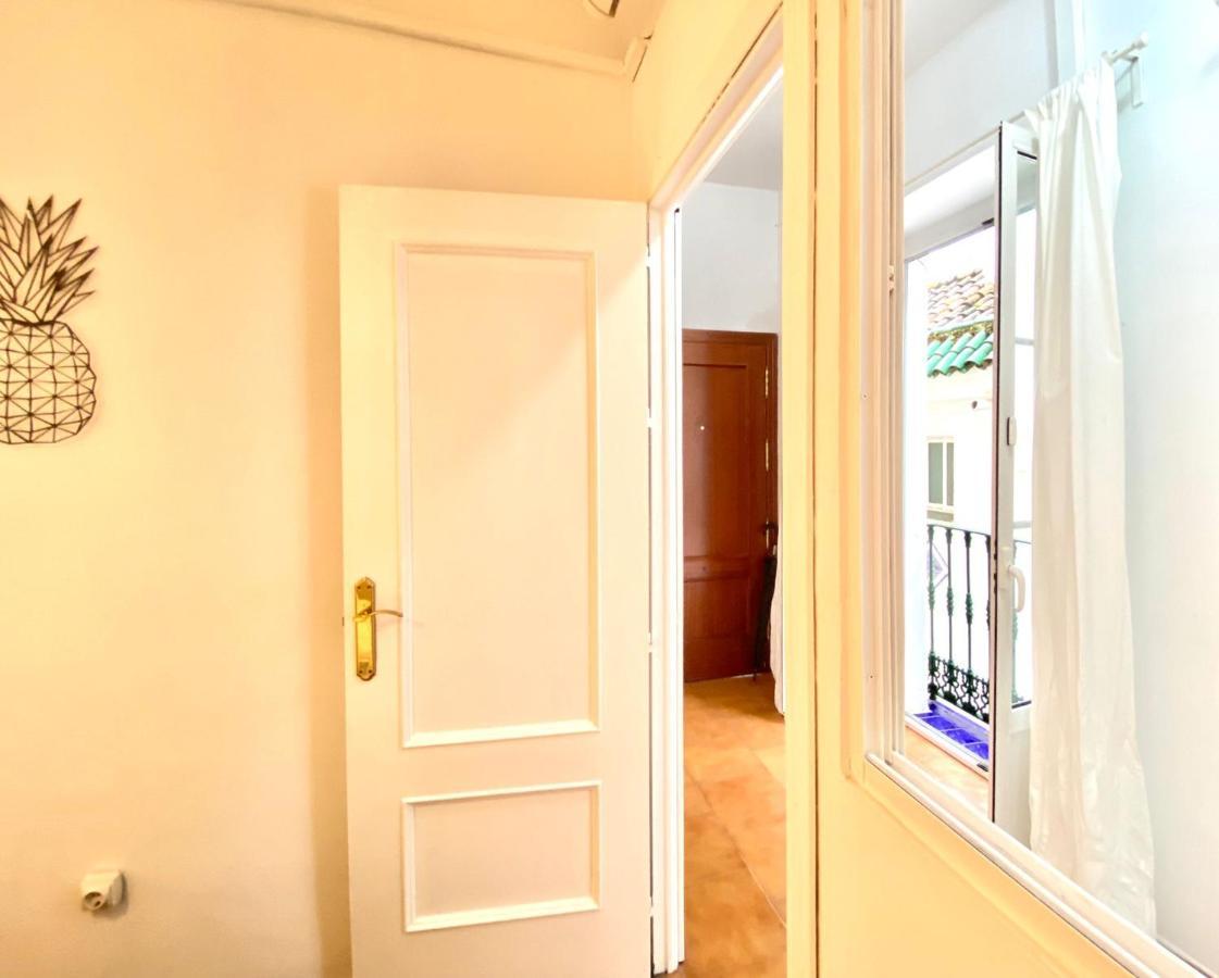 Comfortable Studio Old Town, Parking Optional Севілья Екстер'єр фото