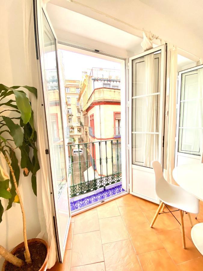 Comfortable Studio Old Town, Parking Optional Севілья Екстер'єр фото
