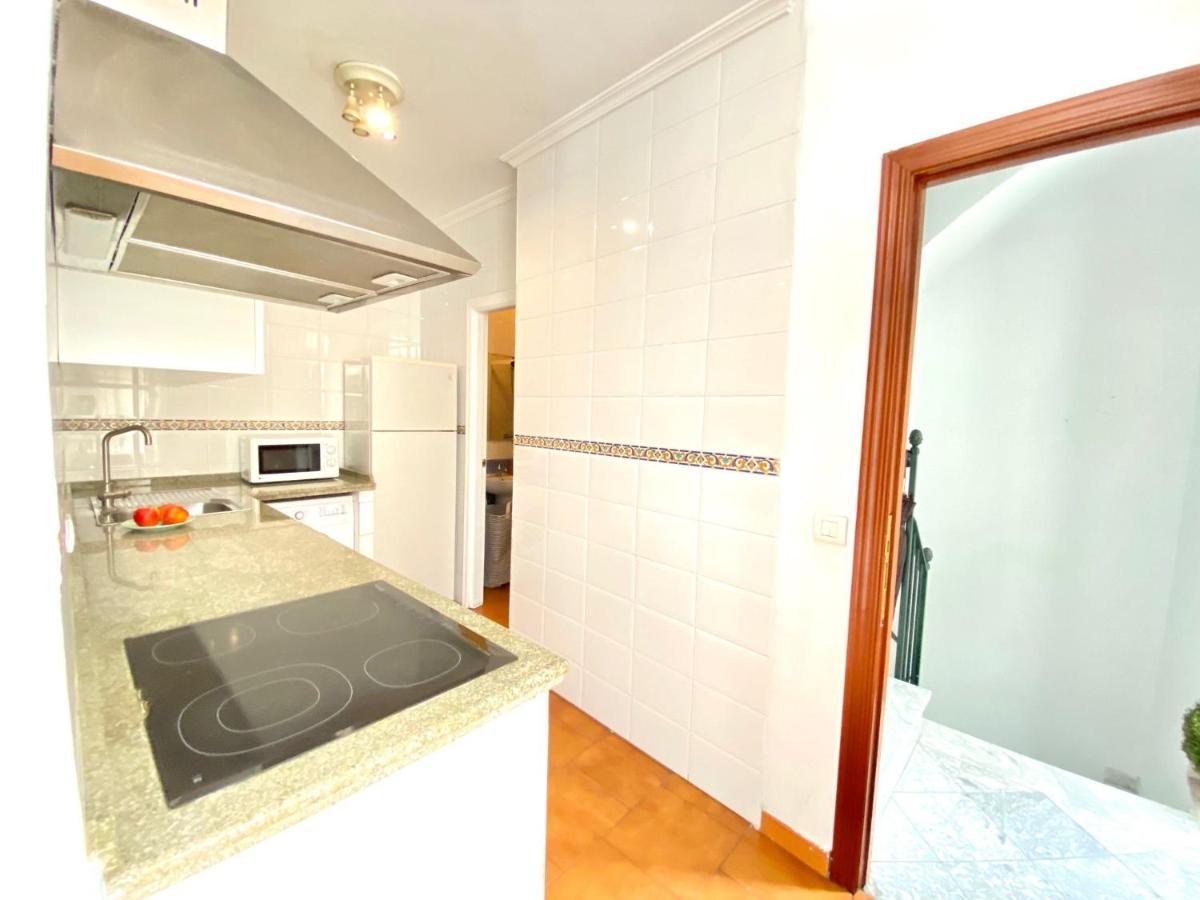 Comfortable Studio Old Town, Parking Optional Севілья Екстер'єр фото