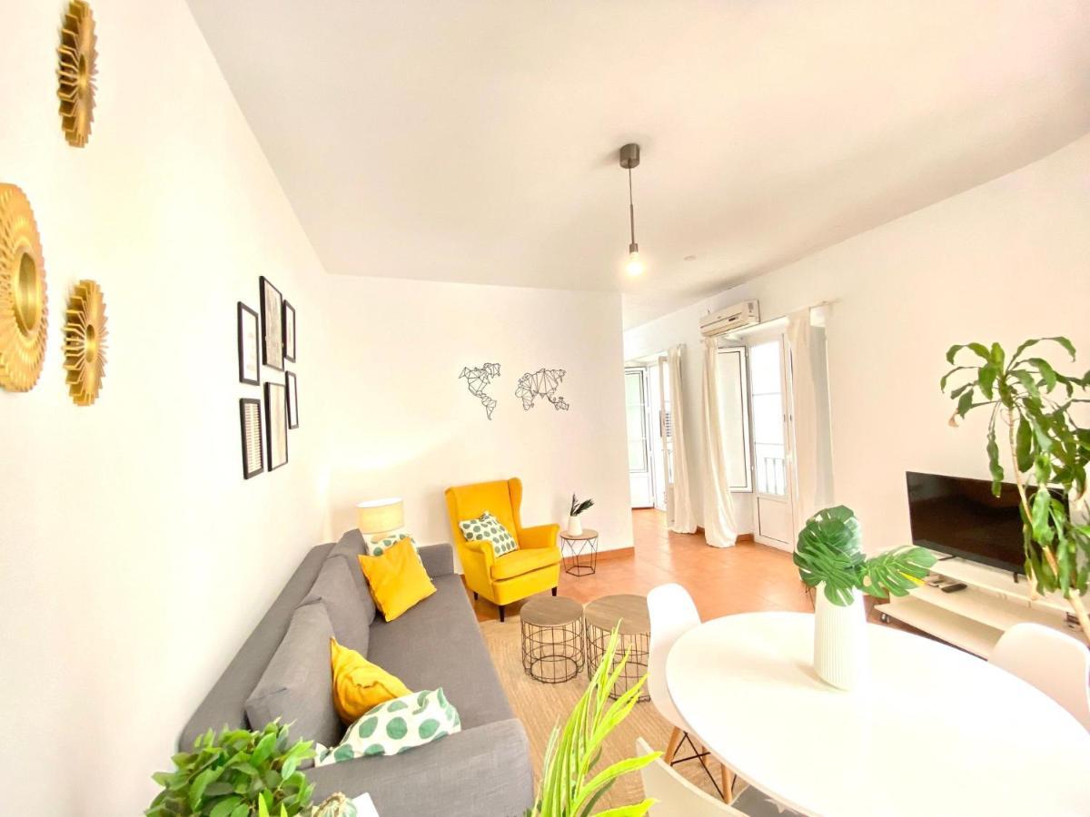 Comfortable Studio Old Town, Parking Optional Севілья Екстер'єр фото